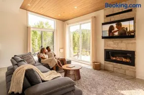 Chalet Gratitude with Private SPA & Sauna - Image 2