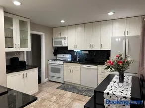 Spacious 3 Bedroom Near Train Station - Image 1
