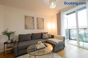 Modern 1BR Apt - Sleeps 4 - Parking - Balcony - Image 2