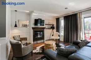 Condo Luxueux au pied du Mont - Image 2