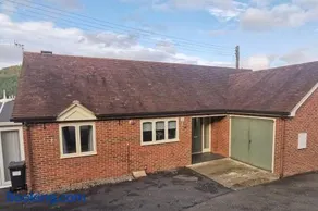 Twyngaer, a spacious 3 bedroom bungalow sleeps 5 - Image 2