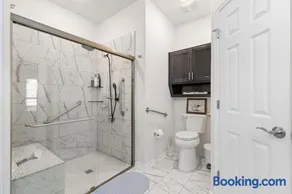 NEW Temple House - 12PPL - Families, Groups, Insurance - Quiet Street, 5 Mi To Meta, BS&W, UMHB Pets OK, FAST Wi-Fi FREE Parking - Professionally Managed By Stay Albatross Furnished Rentals - Image 1