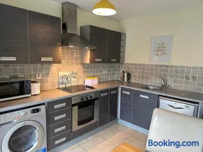 Town Centre Apartment - Image 3