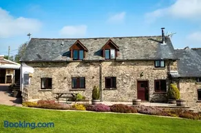 Jasper, Unique Upside-Down Retreat with Stunning Rural Views - Image 2