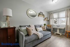 Fully Furnished 1st Floor 1 Bed 1 Bath Condo - Close To Shopping & Hwys North&South - Image 1