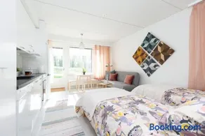 Cosy studio apartment + free private parking - Image 1