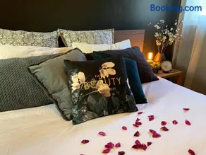 Couple's Spa Retreat Resort Villa with complimentary champagne upon arrival - Image 3