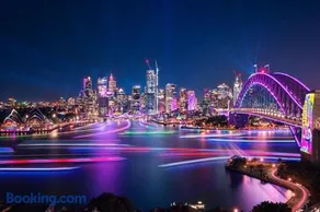 Opera & Harbour bridge view penthouse (3 rooms) - Image 1