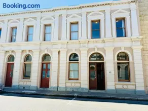 42 Lillys Boutique West End - Image 5