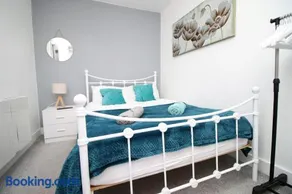 Cosy 2 Bed Flat 1 in Bridgend - Image 2