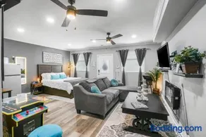 Luxury Cozy Studio with Firepit - Image 1
