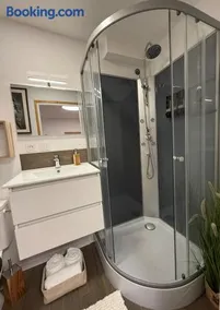 suite Jacuzzi terrasse privé parking - Image 1