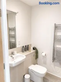 Wonderful apt - 17 mins to central Ldn - long stay - Image 3