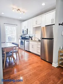 4 Minutes to UNC - 7 Minutes to Carrboro - En-Suite Bathrooms - Image 2