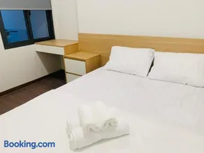 The Emerald Golf View-Cozy 2BR Apt w Pool,Gym,near Aeon Mall, Vsip - ThuanAn Center - Image 2
