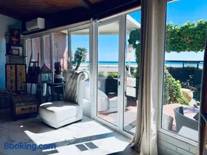Boutique home the beach - Image 3