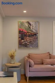 Elegant Elora Home with Stylish Décor - Image 4