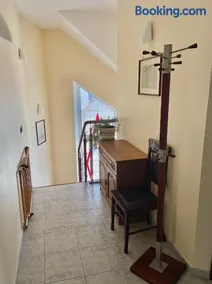 Classic Car Museum Apartment - Image 3