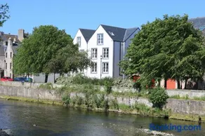 Riverbank Apartments - Image 5