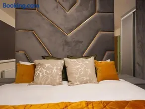 Adeluxe Aura - Entire Ultra Luxury- Super King Bed with Free WiFi, Netflix and Amazon Prime - Image 5