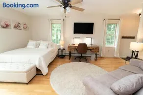 14mi to Mt. Snow! Arcade, Private Suite, King Bed! - Image 2