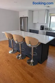 Newly renovated Condo 1 mile from Salem - Image 3