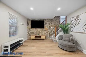 Modern and Cozy 3BD Home in Gibsonia-Pittsburgh - Image 3