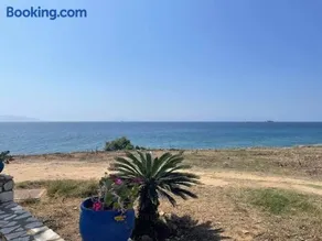 Yellow Beach House - Image 5