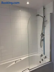 Modern flat in Stratford upon Avon - Image 3
