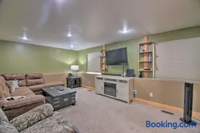 Convenient Longmont Home w/ Hot Tub & Sauna! - Image 3