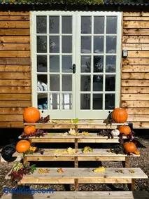 The little shepherds hut - Image 2
