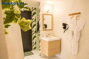 Suite atypique, jacuzzi & Piscine 1 - Image 3