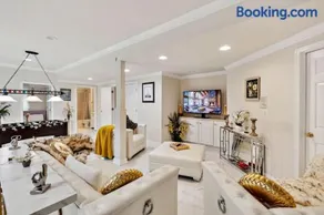 Luxurious 3BR Home - Image 2