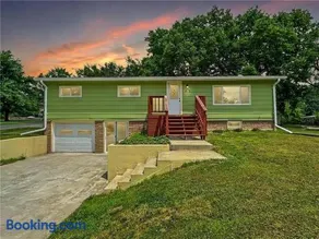 The Green House! Sleeps 12 - Image 1