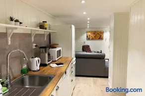 Newly renovated basement apartment - Image 3
