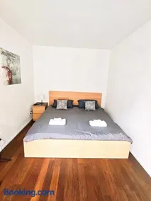 Central 2-Room Apartment in City Center - Image 4
