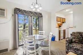 Cedarbrook Deluxe Two Bedroom Suite with outdoor heated pool 10304 - Image 2
