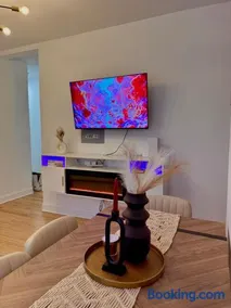Spacious 3BR Apartment - 12min Newark Airport -Near NYC & Malls - Image 2