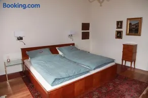 Rosie's Place: Furnished Apartment with Style - Image 3