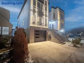 Pristine House, Sleep 21, Park 2 cars FREE, 20 PERCENT OFF - Image 5