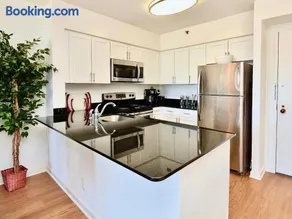 Executive Residence at National Landing, Metro, Pool, Sauna, Gym, Airport - Image 2
