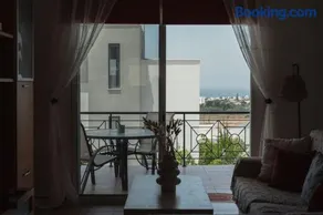 Chloraka Sea View Apt with Pool - Image 2