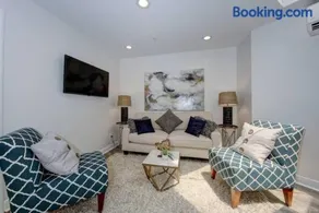 DuPont Circle-Suite 7Kalorama Luxury Apartment - Image 2