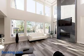 Spacious home with pool & BBQ grill - Image 2