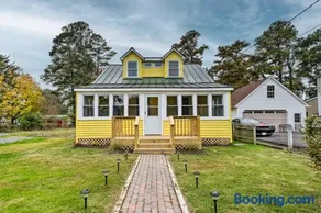 Updated North Beach Cottage: Pet Friendly! - Image 1