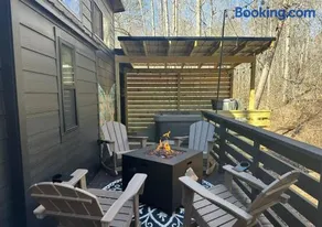 Blueberry Farm Cottage, Hot Tub, Creek, Game Room - Image 4