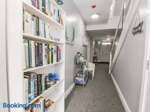 Manor Heath Apartment 2 - Image 5
