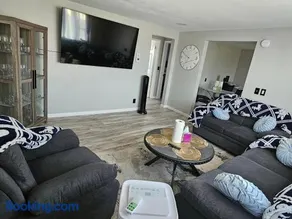 Cozy & Roomy Apt close to all - Image 4