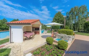 Anitavilla Poreč Apartments with Pool - Image 3