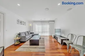 Your Tarneit Escape - 4BR Home with Pool & BBQ - Image 4